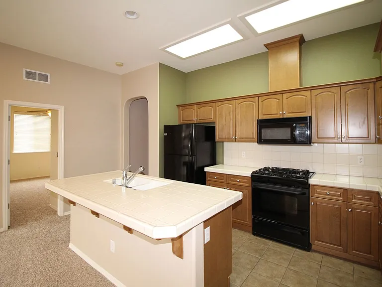 4044 W Peach Tree Ln — Photo 8