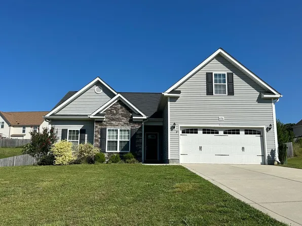 498 New Castle Ln, Spring Lake, NC 28390