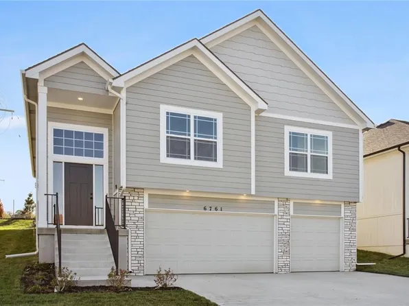 6761 Prairie Ln, Parkville, MO 64152