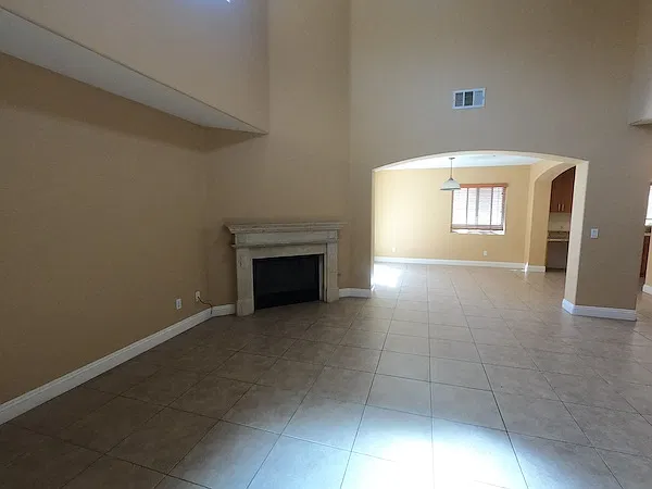 3 bed, 2.5 bath, 1560 sqft, $3,480 — Photo 4