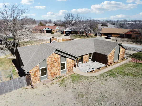1901 Limestone Rd, Bartlesville, OK 74006