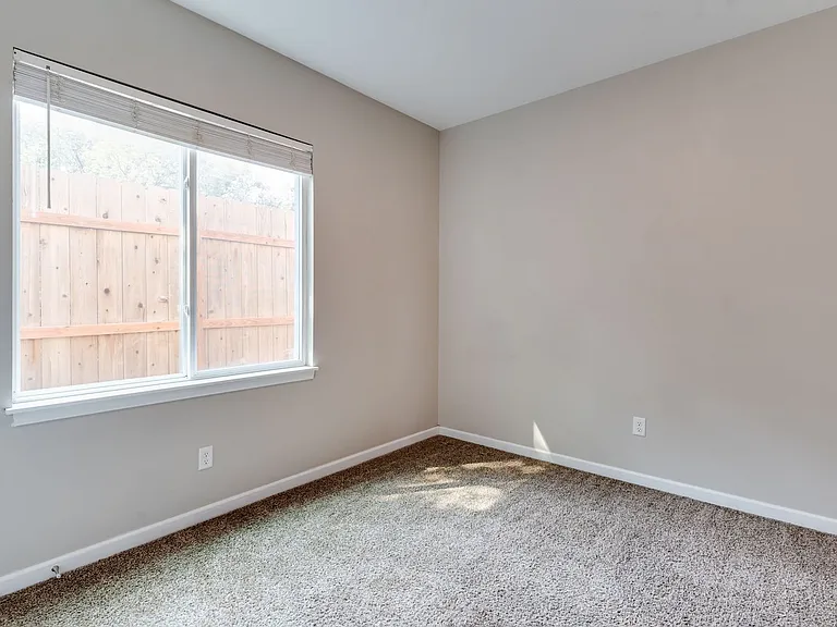 264 N Florence St — Photo 12