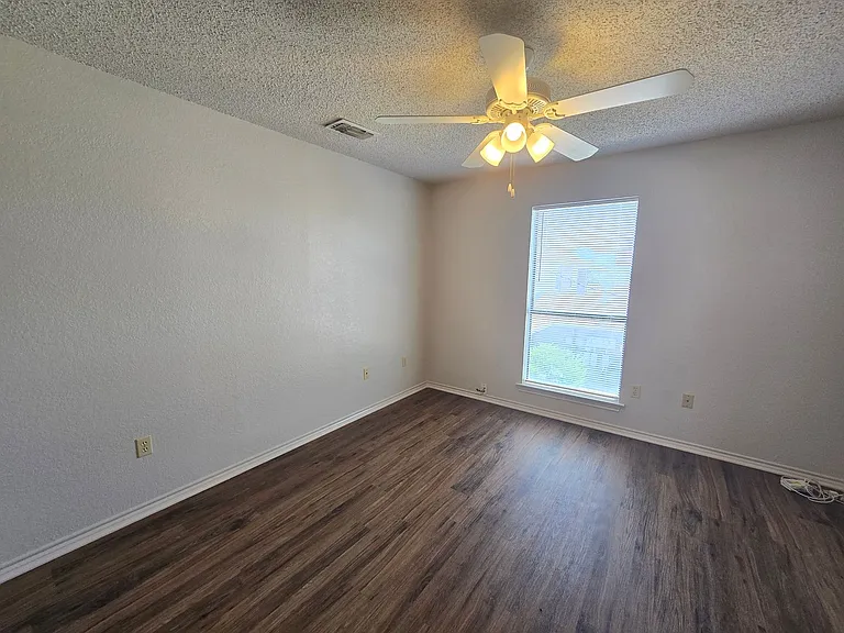 906 Meadow Cir N — Photo 14