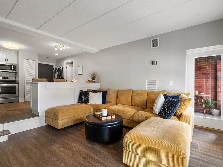 160 Burkhall St #212 — Photo 11