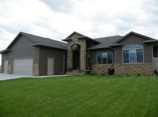 501 W Palmer Cir, Aberdeen, SD 57401
