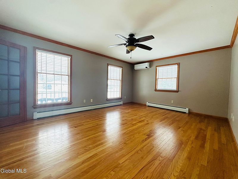 3rd image of 40 Pearl Street