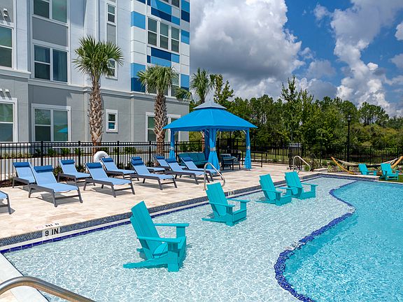 Ciel Luxury Apartments ; Jacksonville, FL ; Resort Style Salt Water Pool & Spa