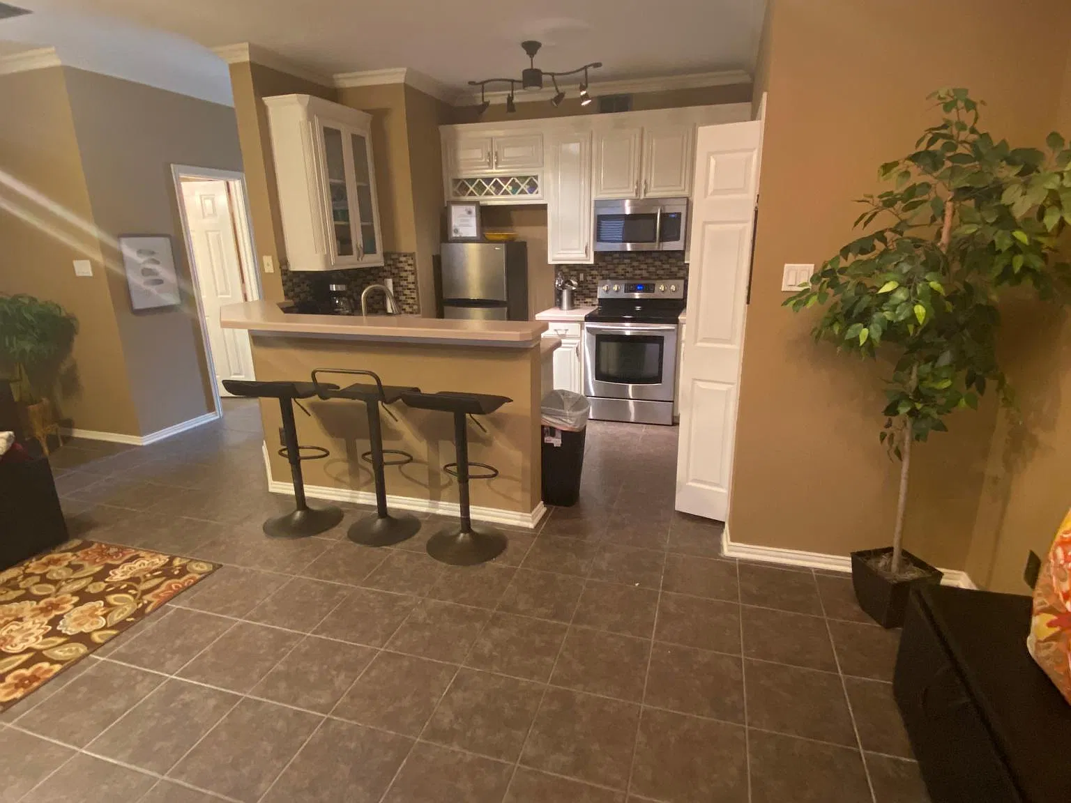 2464 Southcourt Cir — Photo 3