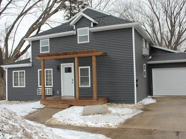 932 2nd Ave SE, Sioux Center, IA 51250