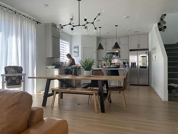 2nd image of 767 W Wynwood Park Dr