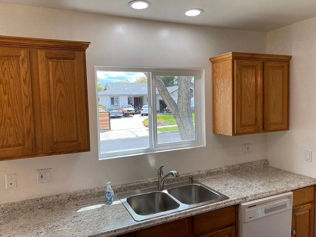 3 bed, 1700 sqft, $4,395 — Photo 3