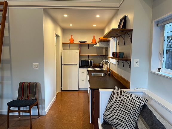 3rd image of 5412 NE 34th Ave Unit B