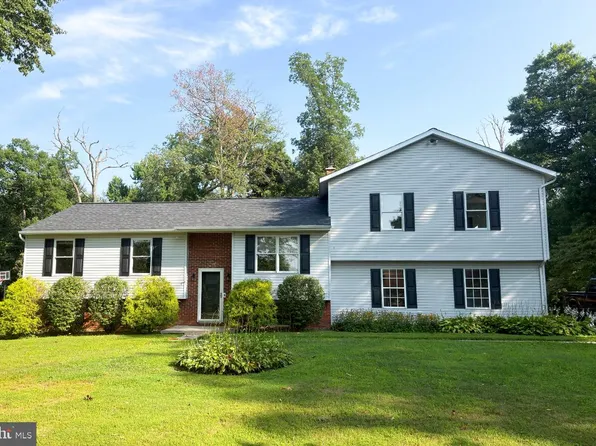 4294 Wolf Hill Dr, Hampstead, MD 21074