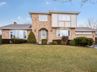 8 Hilltop Ct, Lemont, IL 60439