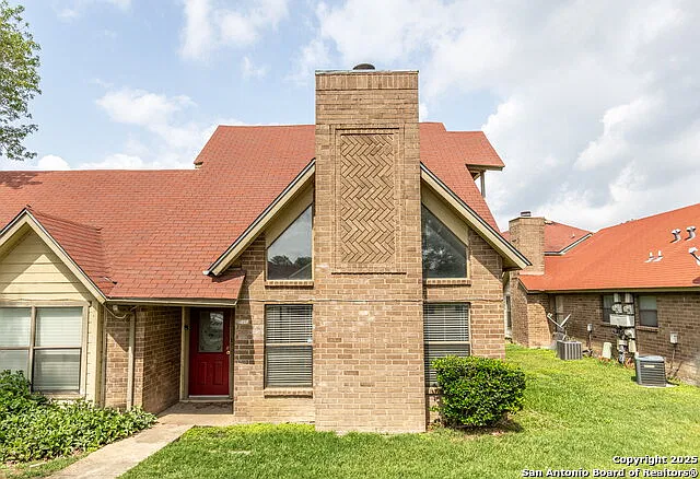 1 bed, 1.0 bath, 852 sqft, $815 — Photo 1
