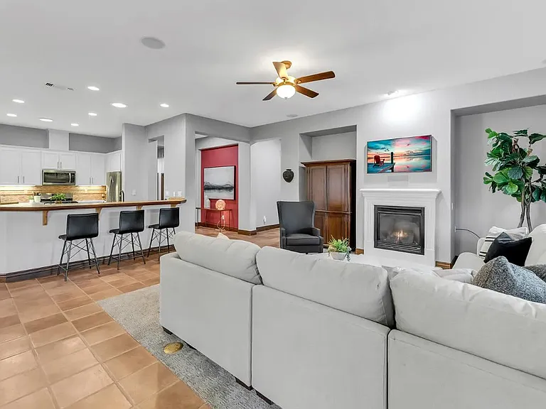 4820 Monte Mar Dr — Photo 3