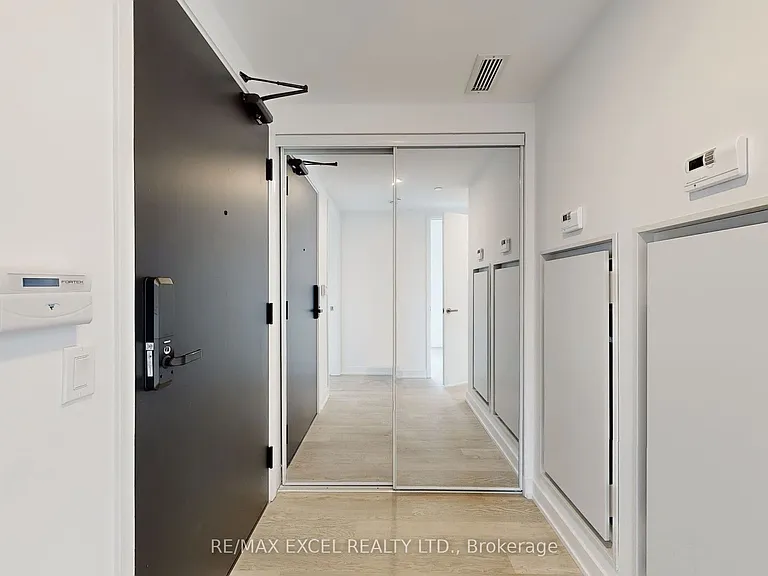 88 Queen St E #1710 — Photo 32