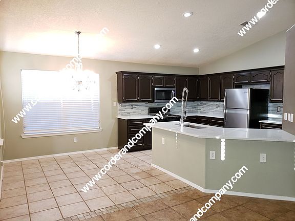 3rd image of 9701 Tapatio Dr NW
