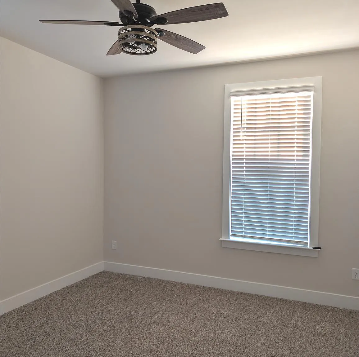 5 bed, 4357 sqft, $5,999 — Photo 4