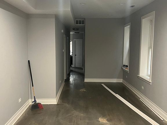 3rd image of 1637 S Hamlin Ave Unit 1