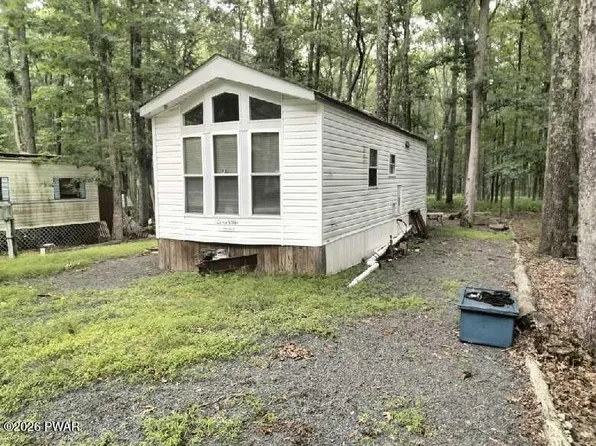 203 Locust Lake Dr, Milford, PA 18337