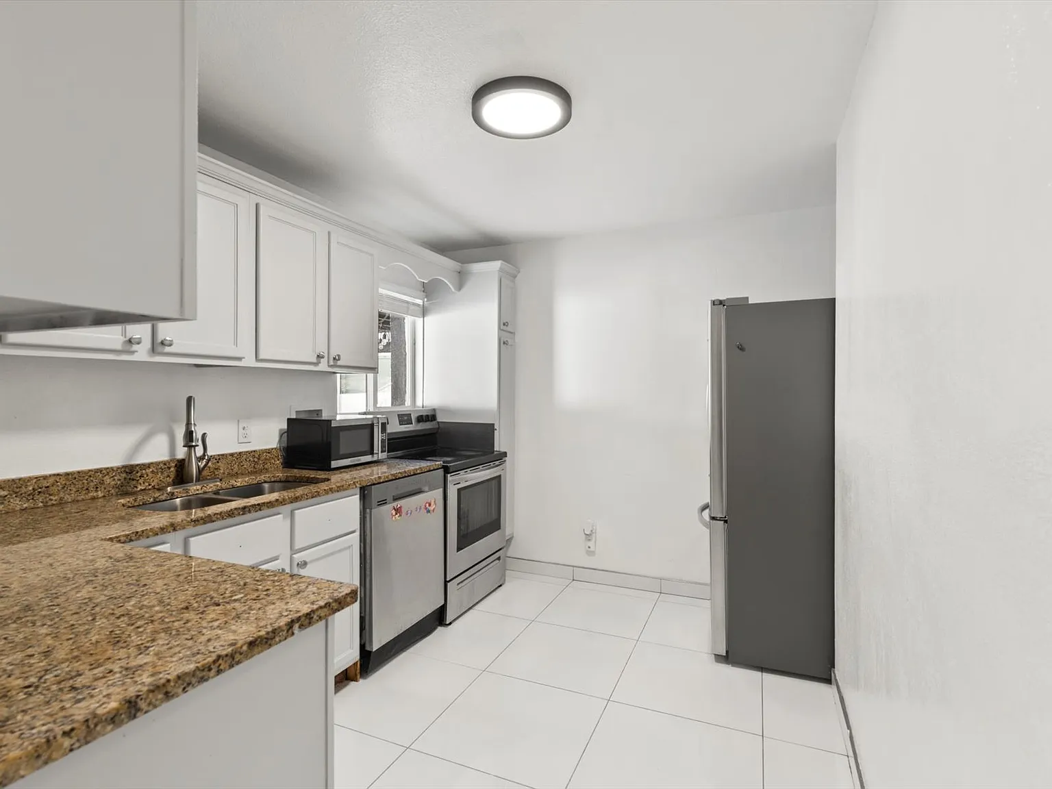242 South Canosa Court - B — Photo 2