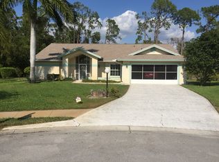 909 Charlemagne Blvd, Naples, FL 34112