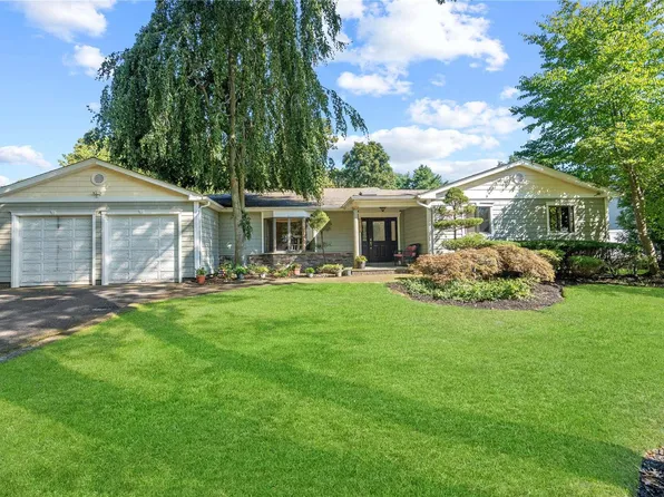 35 Washington Avenue, Smithtown, NY 11787