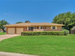 1901 Willard Dr, Altus, OK 73521