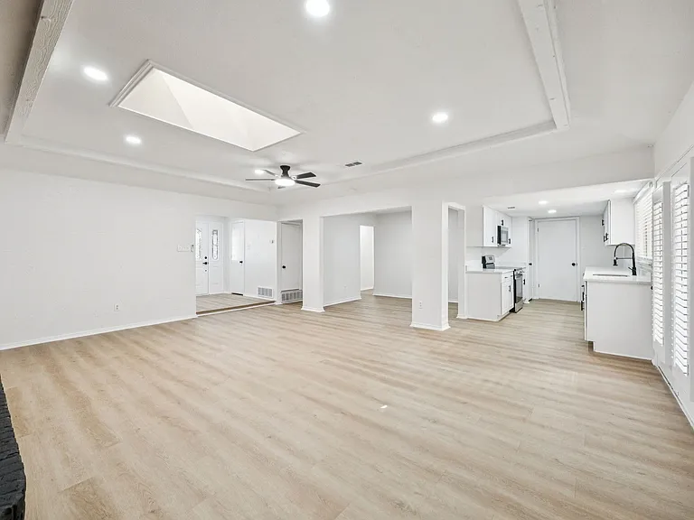 5909 Mark Ln — Photo 12