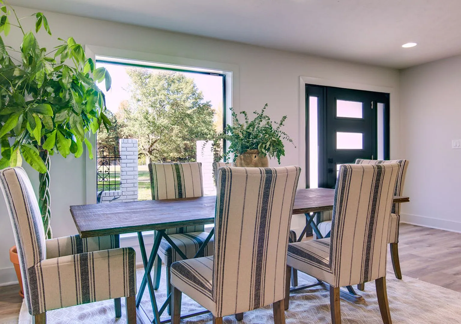 Palm Springs style ranch house — Photo 4