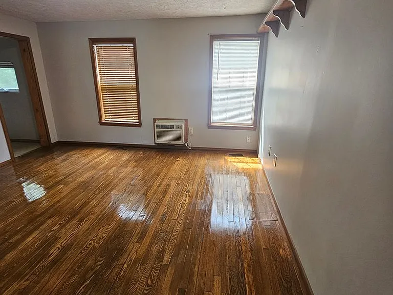 1012 W Elm Arc — Photo 6