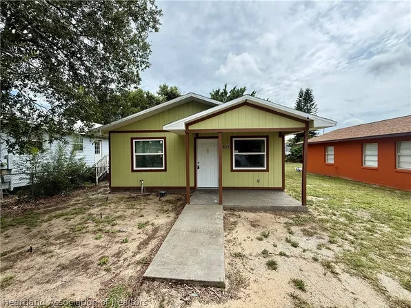 825 Booker Ave, Sebring, FL 33870
