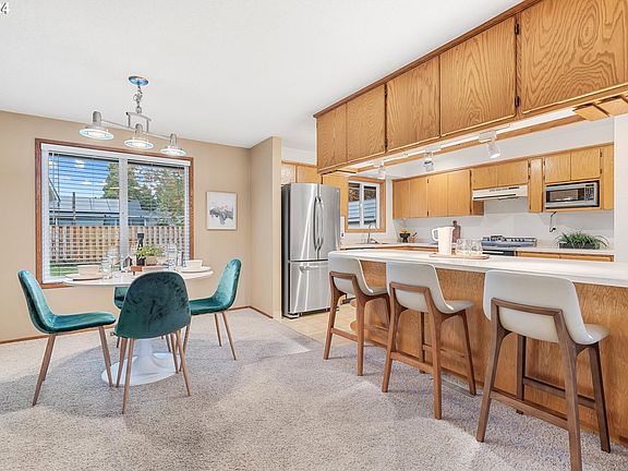 3rd image of 179 NE 36th Ave