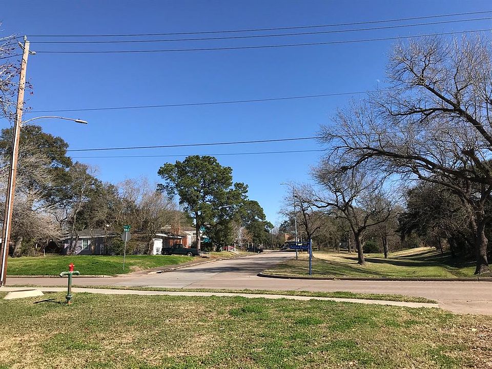 1st image of 224 W Park Ln