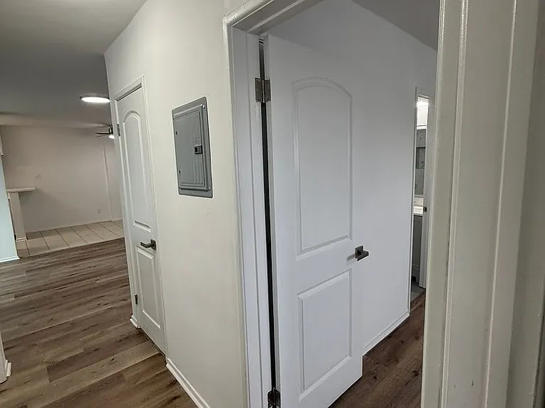 1179 Crenshaw Blvd — Photo 24