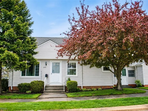 3435 Center Dr, Parma, OH 44134