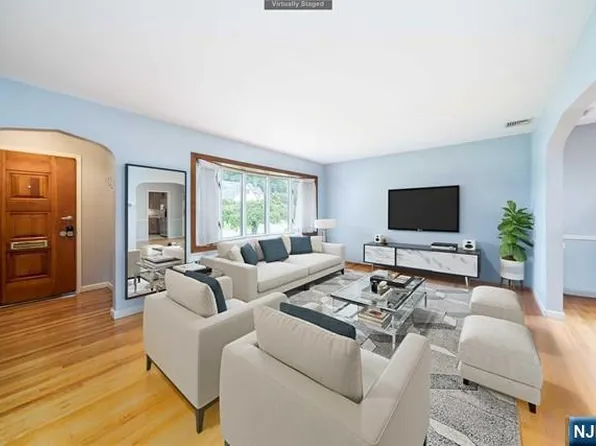 122 Harrison Ave, Hasbrouck Heights, NJ 07604