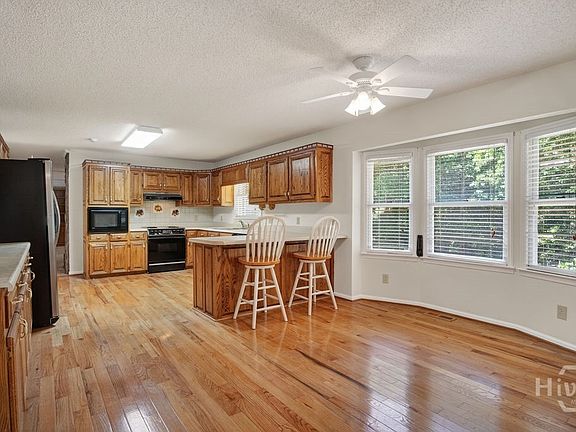 4th image of 2260 Belmont Road