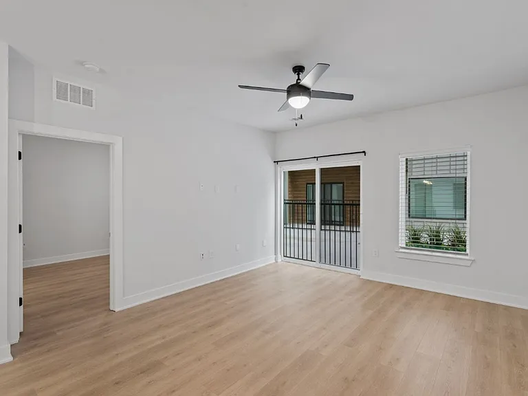 2500 Longview St #105 — Photo 5