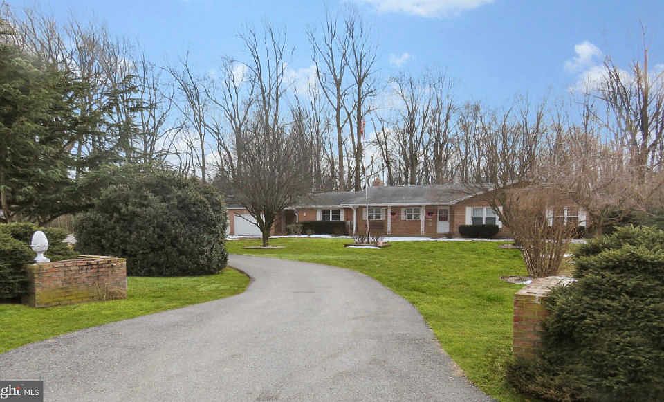 1st image of 152 Rose Valley Dr
