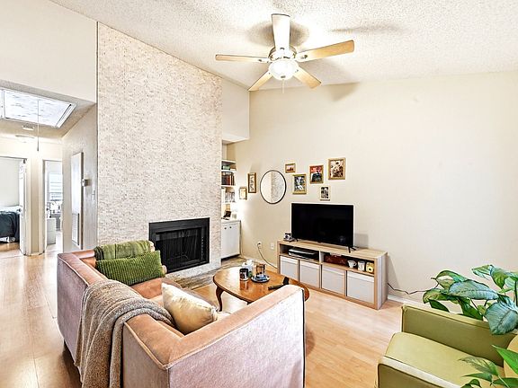 3rd image of 2706 Salado St APT 305