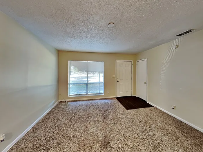 237 Blairmore Blvd W — Photo 5