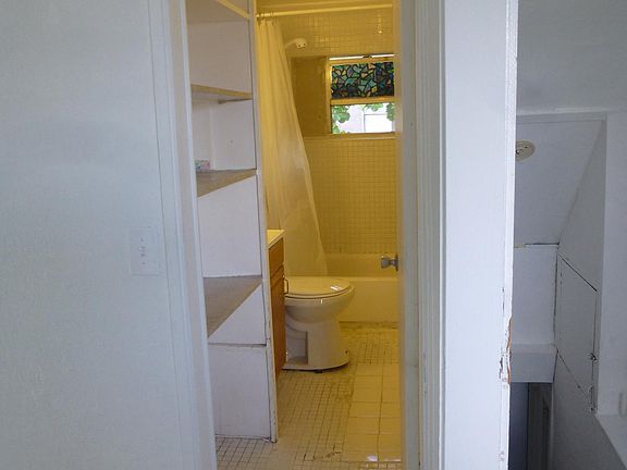5th image of 2516 NE 192nd St #2
