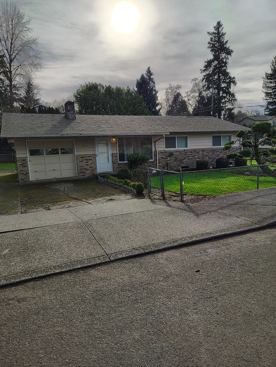 Building Photo - 5800 SE Willow St