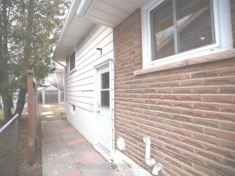 16 Onslow Ct #LOWER — Photo 2
