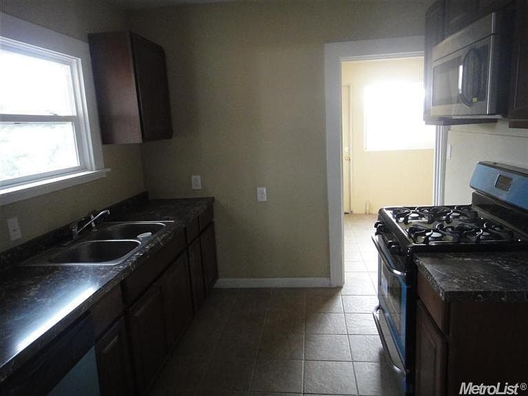 2nd image of 1001 W F St