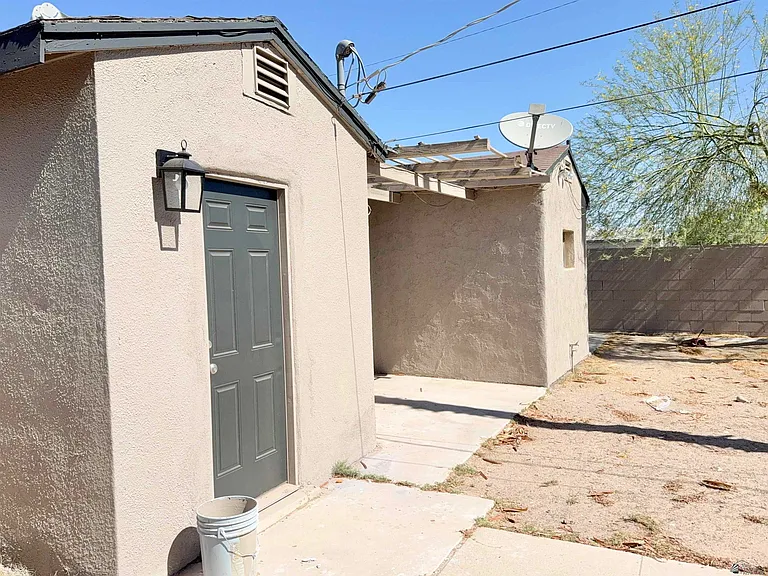 1501 S 6th Ave — Photo 18