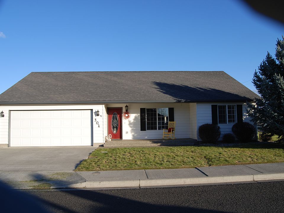 1st image of 304 NE Sprucewood Pl