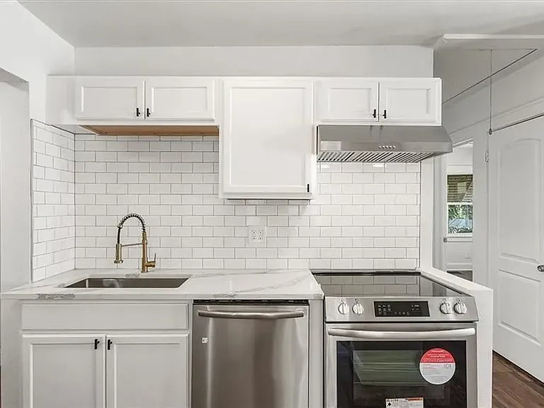 328 Norton Ave — Photo 3
